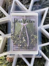Load image into Gallery viewer, Mistletoe Large Breakaway Soy Melts